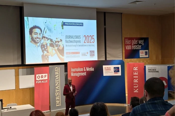 Melanie Tschiedel bei der Verleihung des Journalismus Nachwuchspreises 2025 an der FHWien der WKW